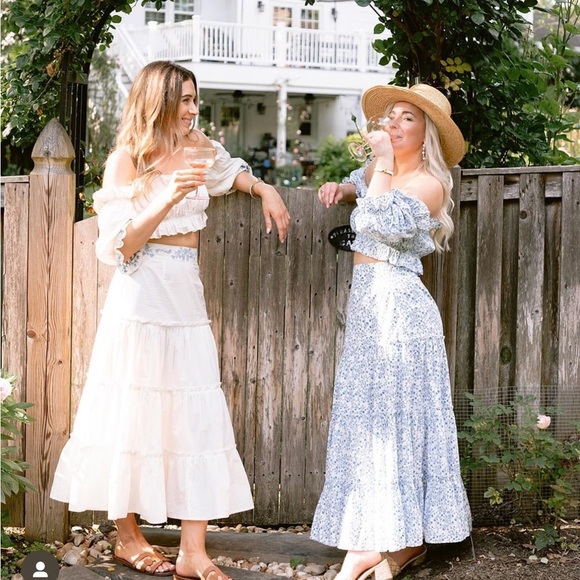 Jefferson Lane Blue Floral Off-Shoulder Top and Skirt Set Small - Picture 4 of 6